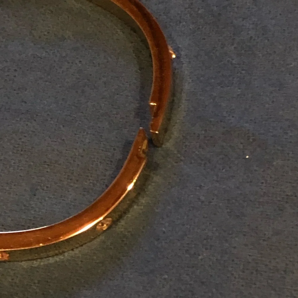no brand gold tone